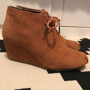 TOMS wedge